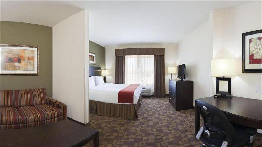 Holiday Inn Express & Suites North Topeka Ngoại thất bức ảnh