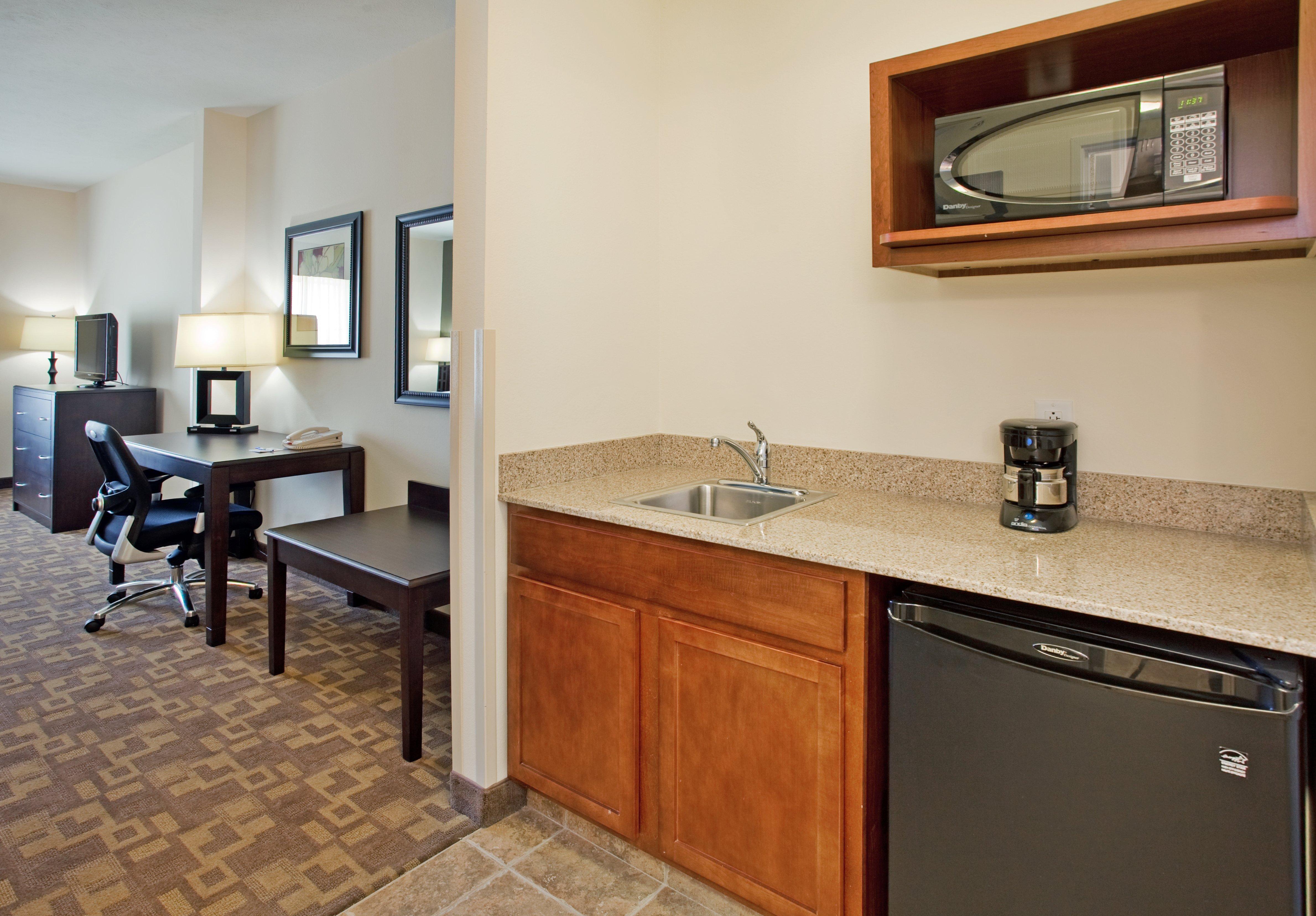 Holiday Inn Express & Suites North Topeka Ngoại thất bức ảnh