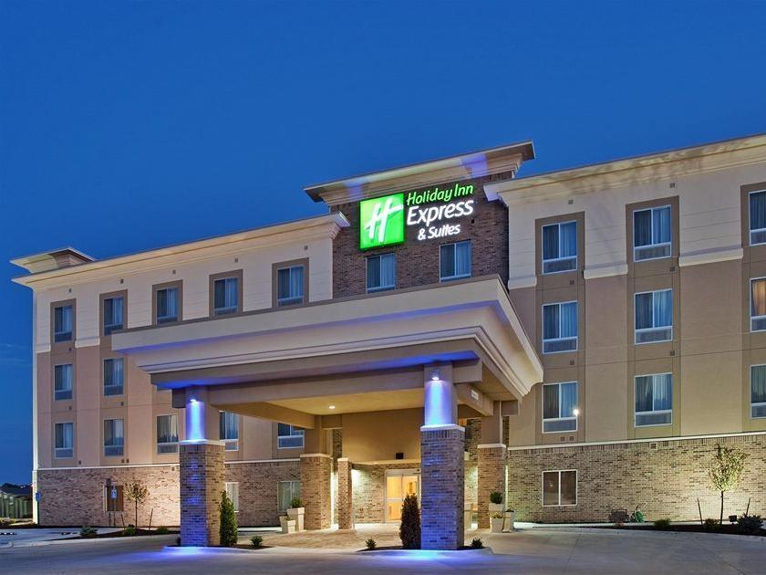 Holiday Inn Express & Suites North Topeka Ngoại thất bức ảnh