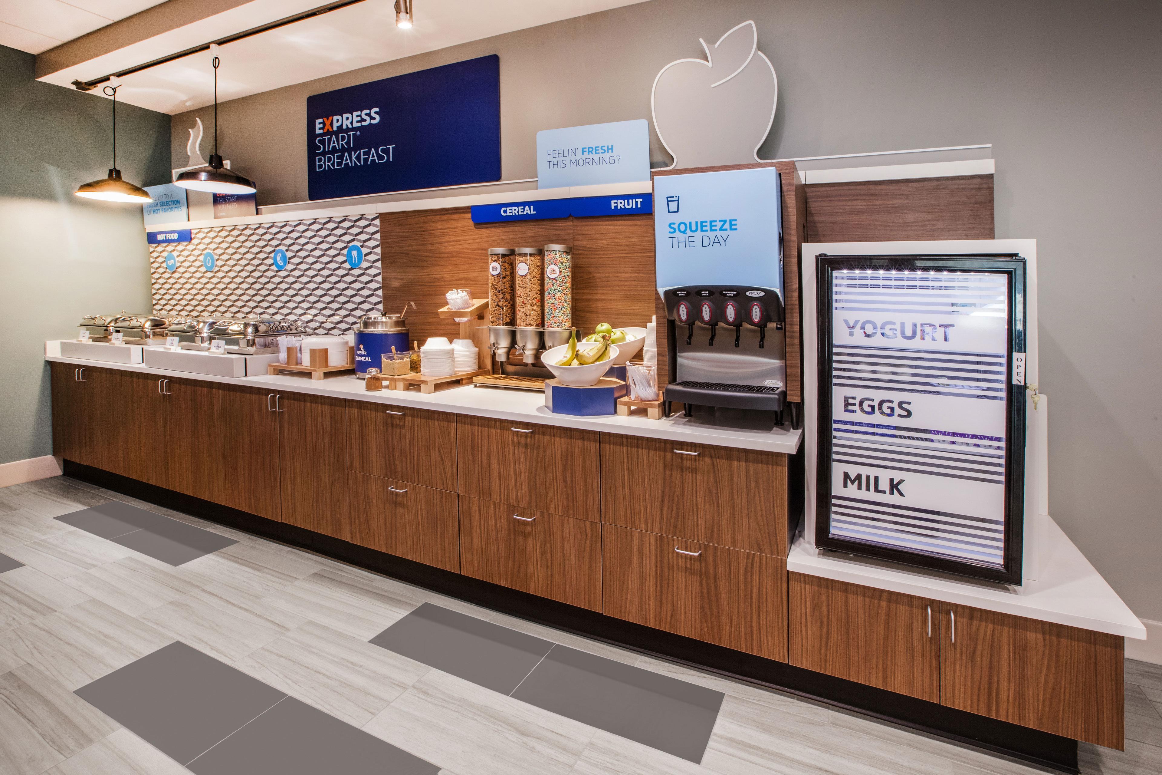 Holiday Inn Express & Suites North Topeka Ngoại thất bức ảnh