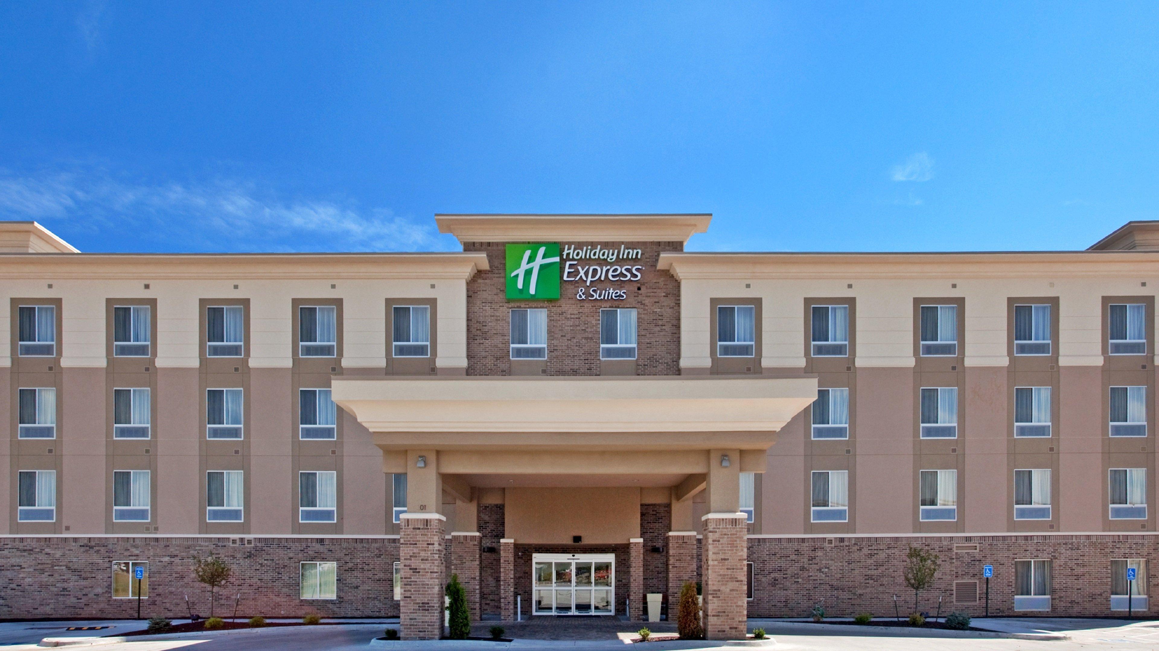 Holiday Inn Express & Suites North Topeka Ngoại thất bức ảnh