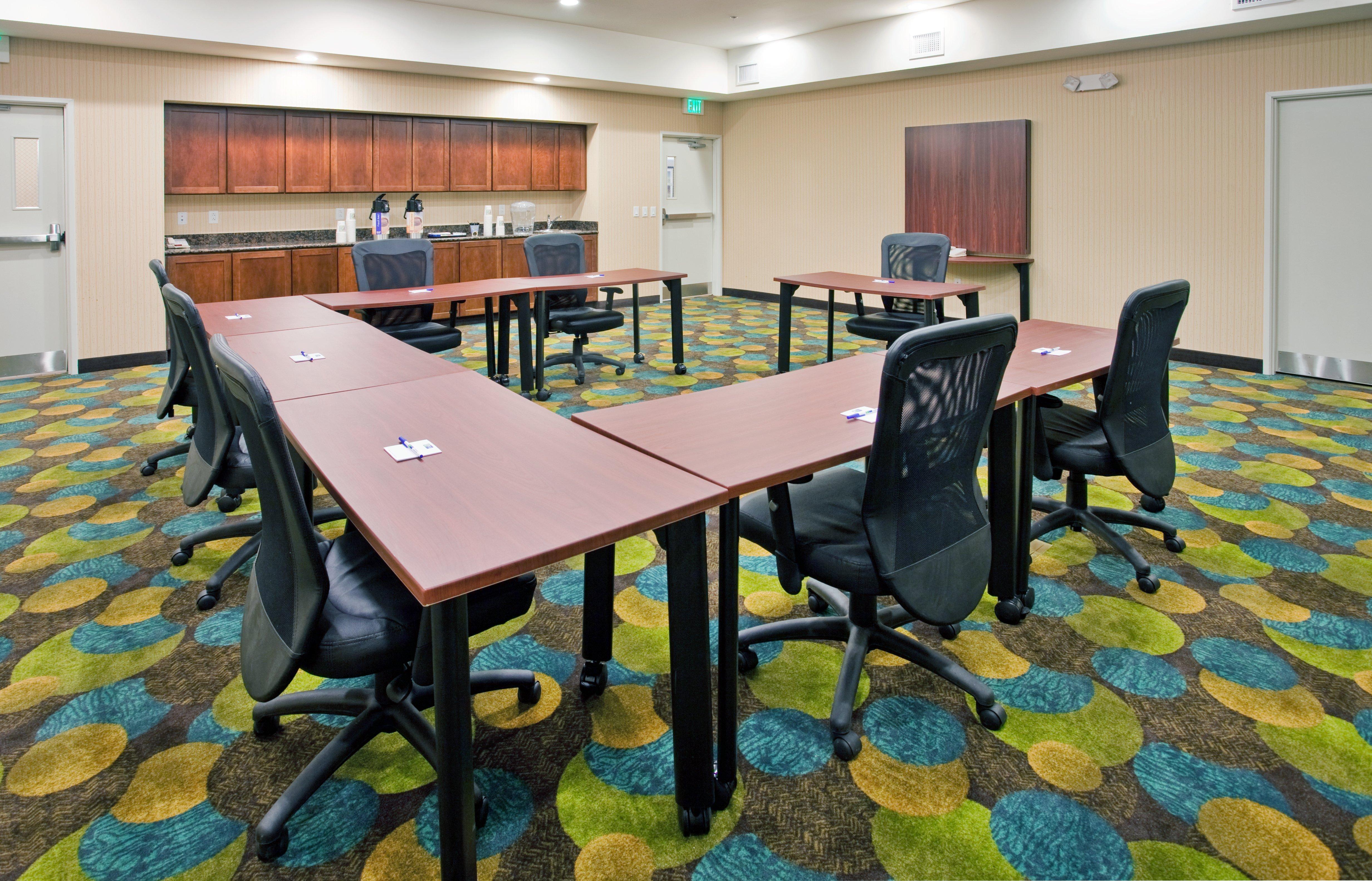 Holiday Inn Express & Suites North Topeka Ngoại thất bức ảnh