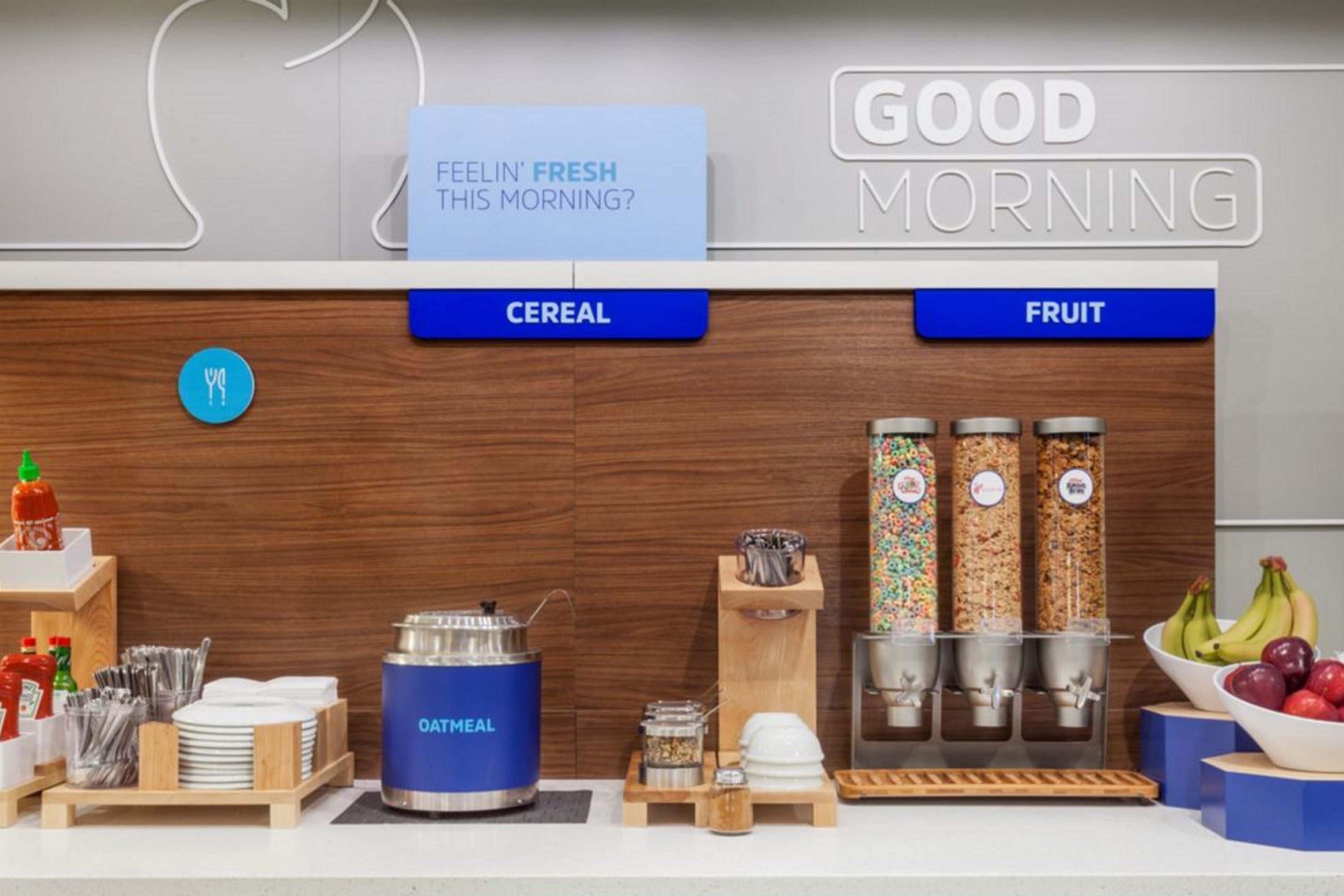 Holiday Inn Express & Suites North Topeka Ngoại thất bức ảnh