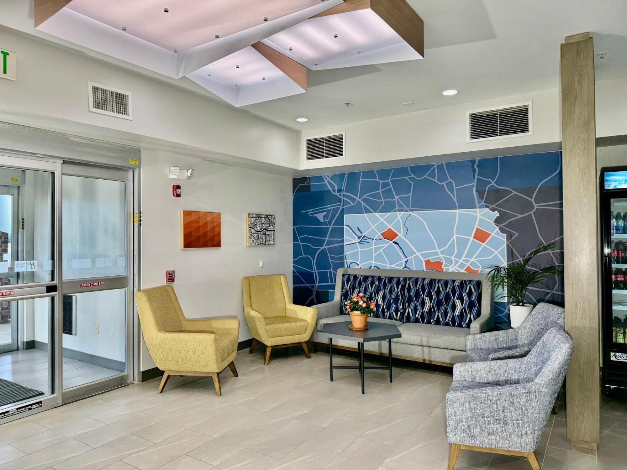 Holiday Inn Express & Suites North Topeka Ngoại thất bức ảnh