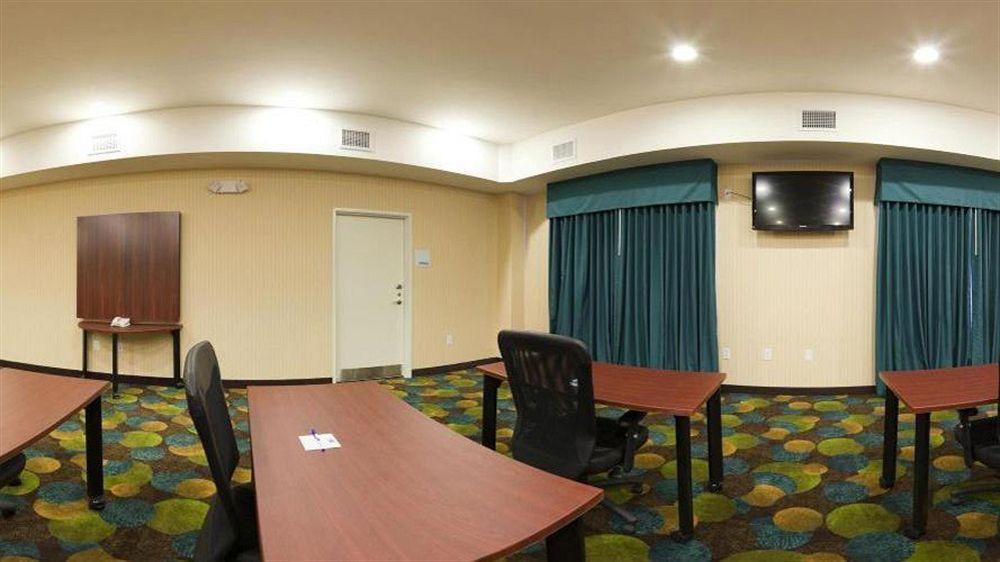 Holiday Inn Express & Suites North Topeka Ngoại thất bức ảnh