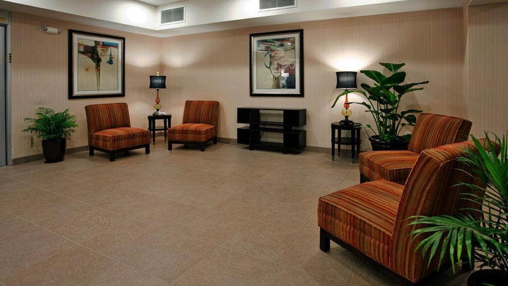 Holiday Inn Express & Suites North Topeka Ngoại thất bức ảnh